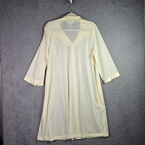 Vanity Fair Yellow Satin Lace Robe Medium Vintage Nylon Button Front USA Made - Picture 2 of 12